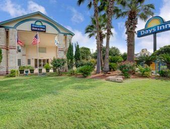 Days Inn By Wyndham San Antonio Southeast Frost Bank Center Exterior foto